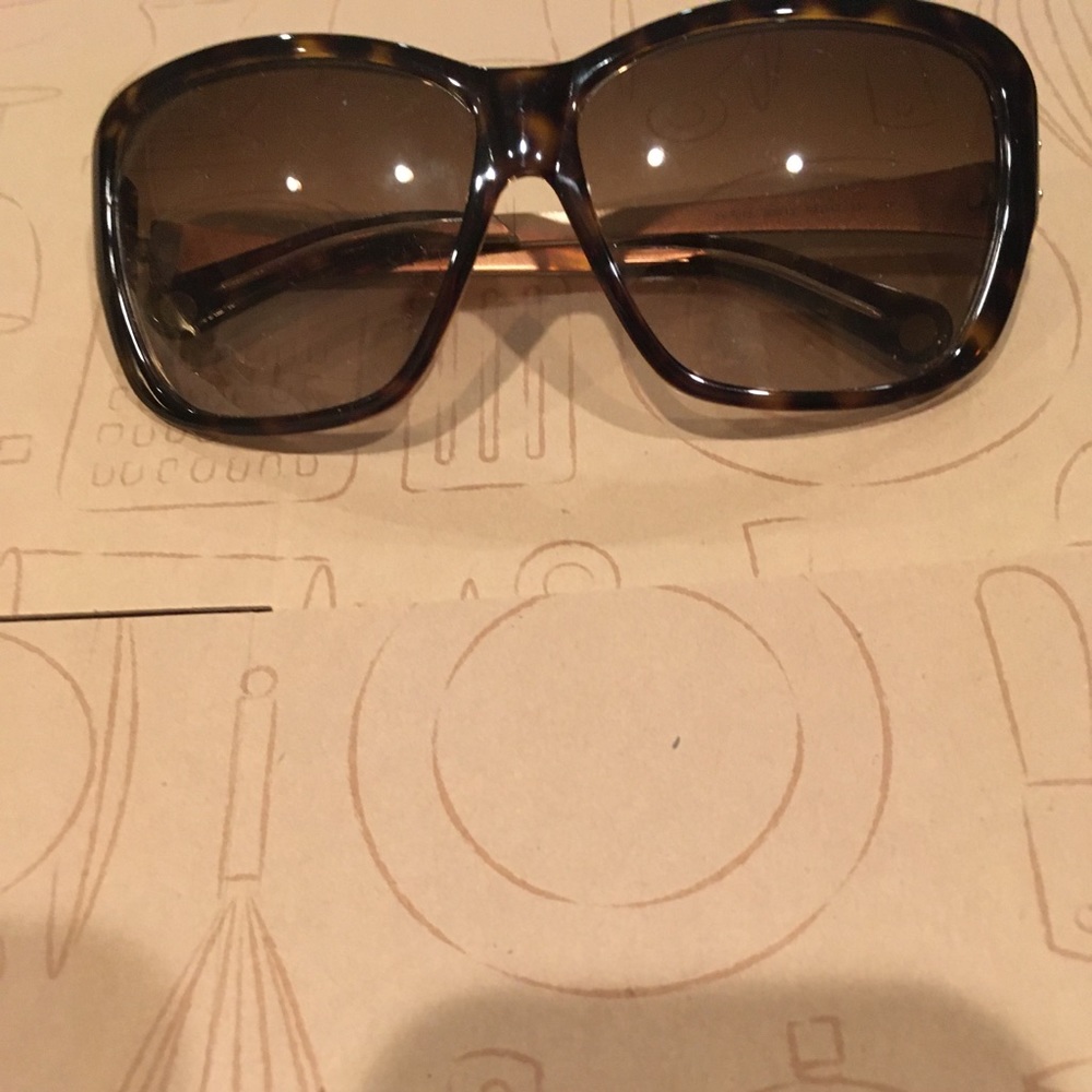 Gorgeous brand new Tory Burch designer sunglasses